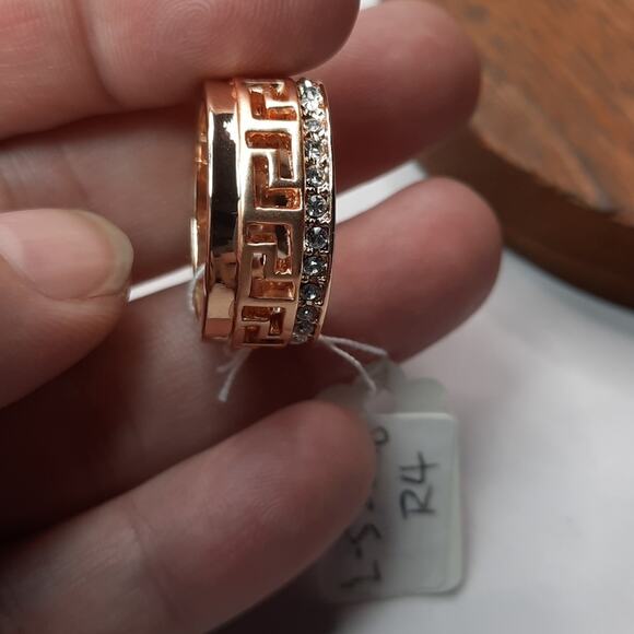 Lasercut Rose Gold & Rhinestone Ring 7.5 - Picture 3 of 6